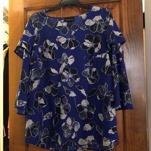 LANE BRYANT TOP SIZE 14/16 IN EUC
